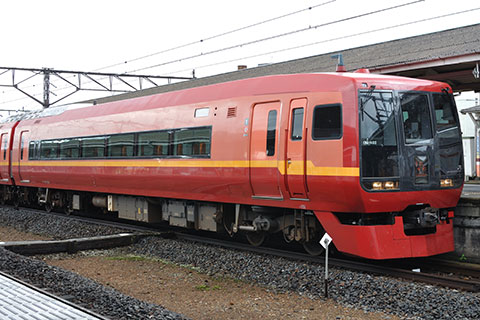 クモハ252-1002