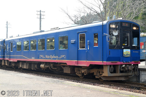 のと鉄道NT301